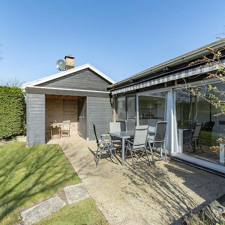 Exquisite Bungalow By The Sea Sint Maartensvlotbrug Exteriör bild