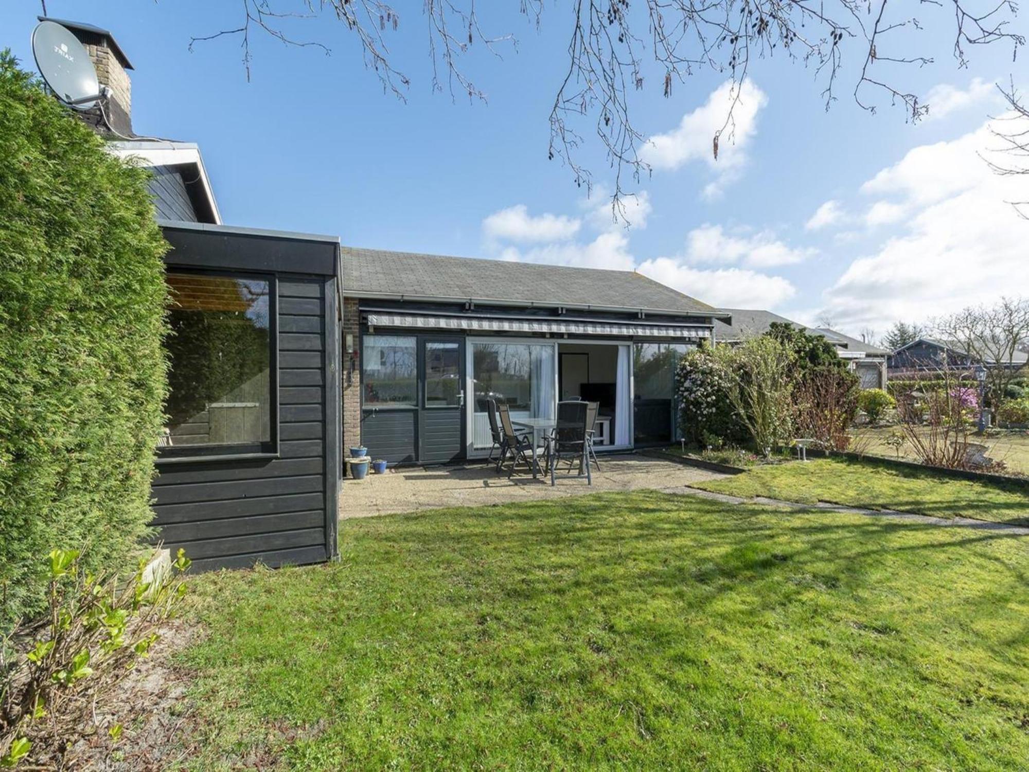 Exquisite Bungalow By The Sea Sint Maartensvlotbrug Exteriör bild